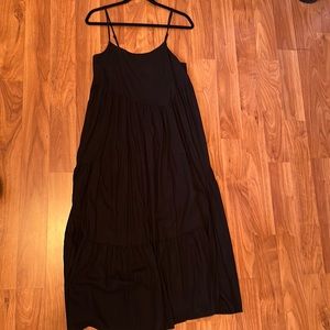 Great throw on and go black dress